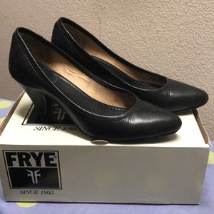 Black Frye Regina Pumps